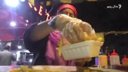 اسلام اباد: د پوهنتون زده کوونکي چپس خرڅوي او تعليمي لګښت پوره کوي