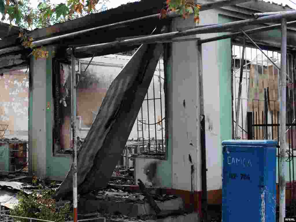 Scene of destruction in Osh's ethnic Uzbek Cheremushky neighborhood -