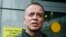 Иван Павлов у входа в Следственный комитет, 30.04.2021