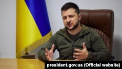 Президент Украины Владимир Зеленский обращается к участникам саммита НАТО