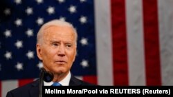 Відповідаючи на запитання журналіста, американський лідер повідомив, що на його готовність провести зустріч з Путіним не вплине нарощування російських військ біля кордонів з Україною