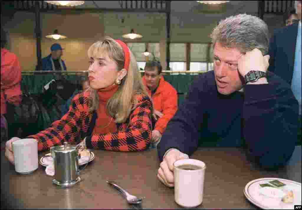 Дар маъракаи президентии соли 1993.  