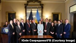 Українська та американська делегації під час підписання угоди