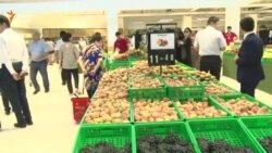 Ҳама ба "Ашан". Навбати тӯлонӣ дар гипермаркети фаронсавӣ Ҳама ба "Ашан". Навбати тӯлонӣ дар гипермаркети фаронсавӣ