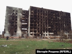 Обгоріла багатоповерхівка в Маріуполі. Квітень 2022 року