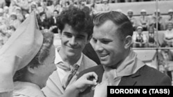 Советский летчик-космонавт Юрий Гагарин в Артеке, Гурзуф, 23 августа 1961 года