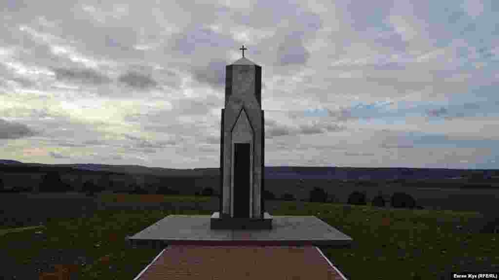 Уже за часів незалежної України, у 2004 році, за указом президента Леоніда Кучми біля гори Гасфорта було споруджено меморіал, присвячений пам'яті загиблих у Кримській війні солдатів Сардинського Королівства. Після анексії Криму у 2014 році президент Росії Володимир Путін озвучив пропозицію щодо створення в районі гори Гасфорта парку з пам'ятником італійським солдатам. Далі ідеї за п'ять років створення парку не просунулося