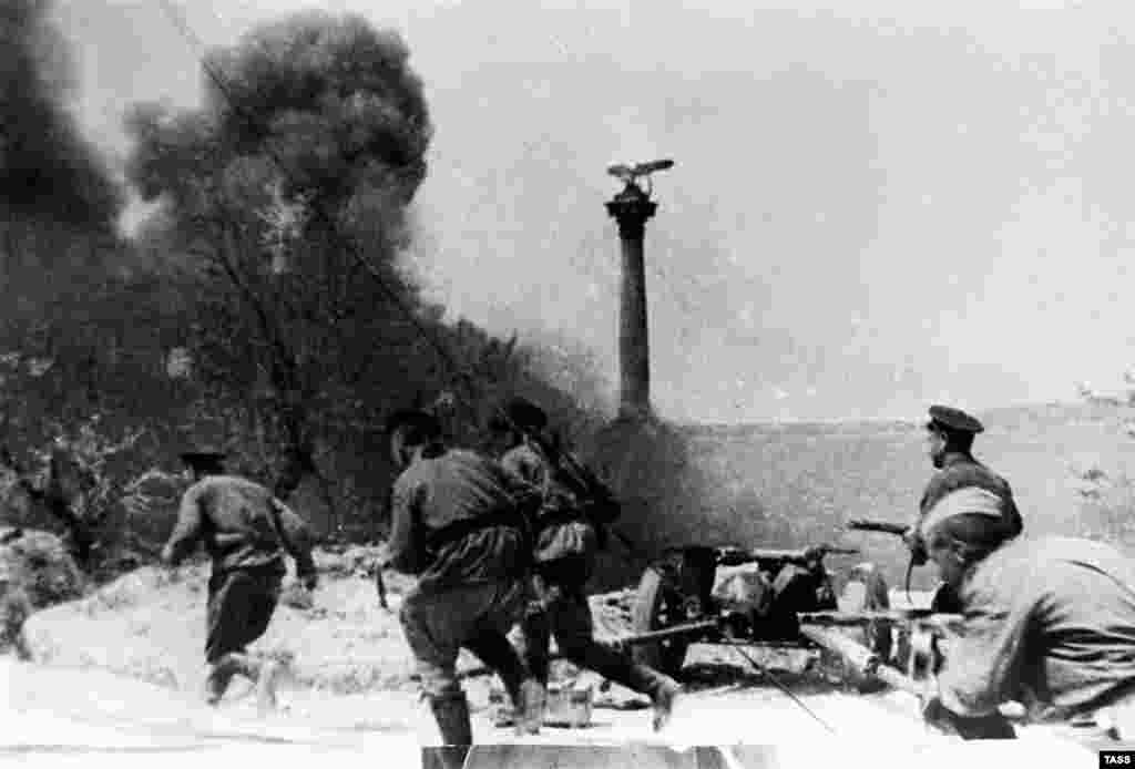 The Germans did not have the time or the resources to rebuild the defenses of Sevastopol. However, the fighting among the ruins was brutal. Hitler's generals advised him to evacuate the city to avoid "another Stalingrad," but he insisted that it be held at all costs. (Street fighting in Sevastopol in the spring of 1944)