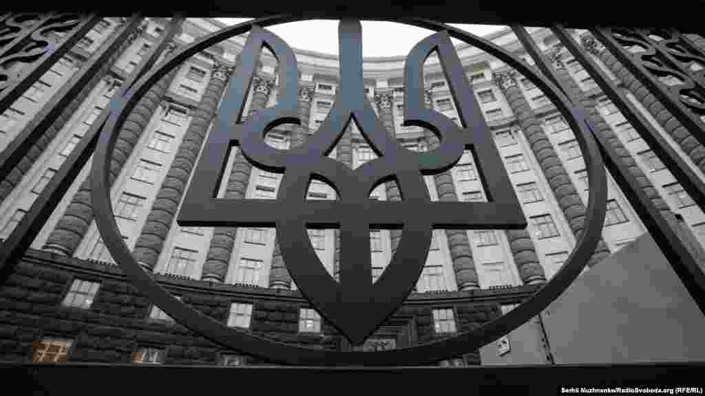 Президент України Володимир Зеленський вимагає від правоохоронних органів за два тижні встановити причетних до запису розмов під час зустрічі прем’єр-міністра Олексія Гончарука, міністрів і представників Національного банку України, повідомила пресслужба голови держави.