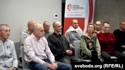 Звільнені політв’язні під час пресконференції у Вільнюсі, 12 вересня 2025 року