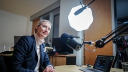 Zašto AfD prikazuje Hitlera kao komunistu? Zašto AfD prikazuje Hitlera kao komunistu?