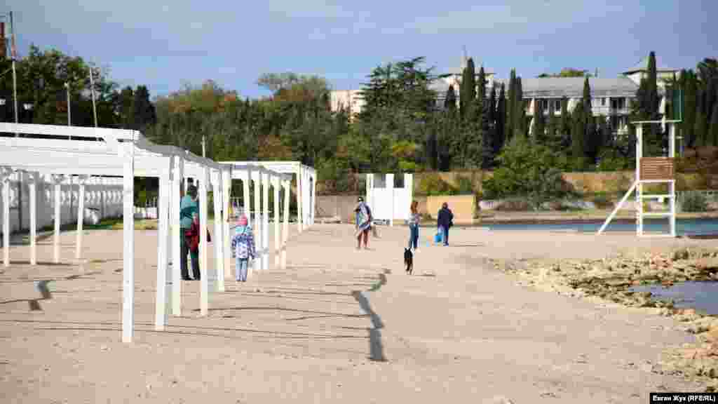 Людей тут обмаль 