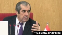 Маҳмадсаид Убайдуллоев моҳи январи имсол аз мақоми шаҳрдори Душанбе барканор шуд. Ҳоло ӯ раиси Маҷлиси Миллӣ, палатаи болоии порлумони Тоҷикистон аст.
