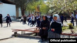 Саҳанае аз мустанади "Дарахти дӯстӣ"
