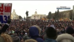 «Вони замовчують від нас правду» – учасниця стихійного мітингу у Кемерові «Вони замовчують від нас правду» – учасниця стихійного мітингу у Кемерові