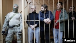 Захваченные украинские военнослужащие на заседании суда в Москве, 15 января 2019 год