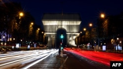 Да "облечеш" Триумфалната арка. Сбъдването на "една луда мечта"