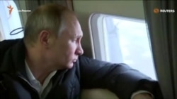 Путин прошелся по стройплощадке Керченского моста (видео) Путин прошелся по стройплощадке Керченского моста (видео)