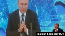 «Діалог може стосуватися лише проблематики двосторонніх відносин», – сказав Дмитро Пєсков