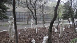 Інсталяція в донецькому арт-центрі «Ізоляція» в Донецьку, яке угруповання «ДНР» перетворило на концтабір