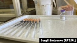 Однієї пляшечки із вакциною вистачає на 6 щеплень