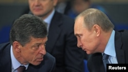 Російський президент Володимир Путін (праворуч) і Дмитро Козак, заступник голови Адміністрації президента Росії