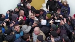 Звільнення Міхеїла Саакашвілі з автомобіля силовиків (відео) Звільнення Міхеїла Саакашвілі з автомобіля силовиків (відео)