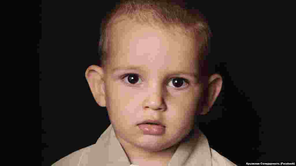 Муса Сулейманов – син громадянського журналіста, фігуранта другої сімферопольської «справи Хізб ут-Тахрір» Руслана Сулейманова, визнаного правозахисною організацією «Меморіал» політв'язнем