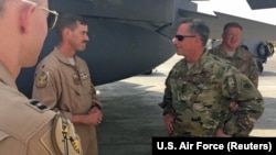 Подполковник ВВС США Джереми Ренкен, сбивший иранский беспилотник над Сирией и начальник штаба ВВС США генерал Дэвид Гольдфайн