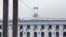 Російський прапор на будівлі кримського уряду, 27 лютого 2014 року