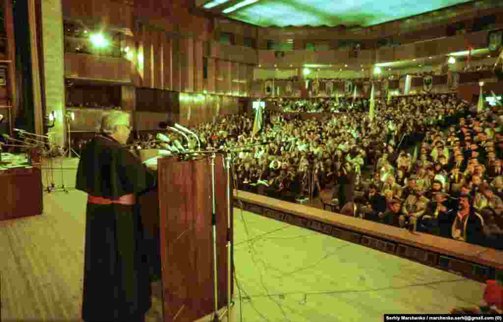 Народний рух об'єднав людей різних політичних переконань, національностей і віросповідань. У Русі було створено «Палату національностей», до якої увійшли представники національних меншин. Безпосередньо серед делегатів були представники 13 національностей