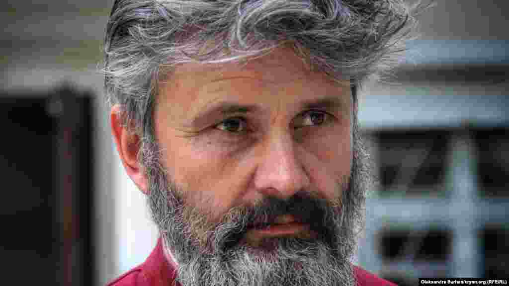 Климент стал секретарем Крымской епархии Украинской православной церкви Киевского Патриархата (ныне Православной церкви Украины) в 1997 году. На тот момент ему было 28 лет, и последние два года он служил в кафедральном соборе святых Владимира и Ольги – главного храма украинской церкви в Симферополе