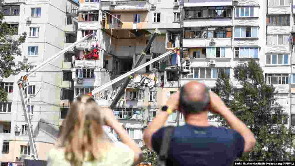 «Вибух був настільки потужний, що з підвіконня позлітали всі вазони з квітами» – жителька сусіднього будинку