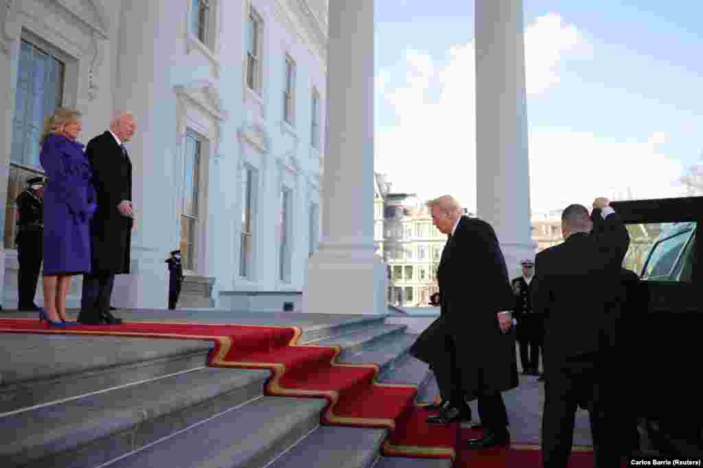 Ҷо Байден бо ҳамсараш Ҷилл Байден ҳангоми пазироӣ аз Доналд Трамп ва Мелания Трамп. Вашингтон, Кохи Сафед, 20-уми январи 2025 