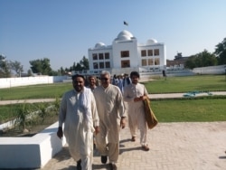 لیکوالانو او شاعرانو د باچا خان د مزار د نوې ودانۍ جوړېدو ستاینه وکړه