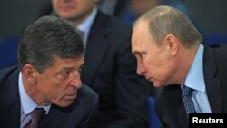 Архівне фото. Російський президент Володимир Путін (праворуч) і Дмитро Козак, який нині займає посаду заступника голови адміністрації президента Росії