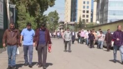 Чаро намозгузорони тоҷик бо ҷойнамоз масҷид мераванд, магар масҷид худаш пок нест?
 Чаро намозгузорони тоҷик бо ҷойнамоз масҷид мераванд, магар масҷид худаш пок нест?