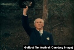 Filmul „Oglinda”, lansat de Sergiu Nicolaescu după Revoluție, a stârnit controverse și a fost acuzat că distorsionează adevăruri istorice.