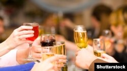 "Bio je to period žurki i svega što spada pod mladalačko uzbuđenje. Problem mi je bio što nisam bio opušten u društvu i nisam mogao da priđem curi", kaže sagovornik RSE.