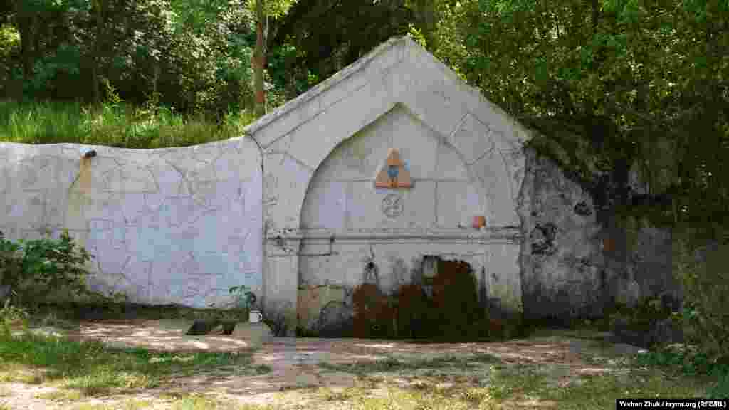 На околиці села – джерело Святого Пантелеймона Цілителя, побудований у 1891 році у вигляді старого татарського фонтану для збору питної води – «чешме»