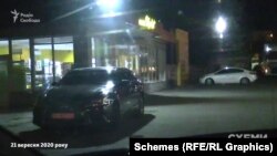 Журналісти зафіксували, як Lexus понад дві години чекав на заправці, звідки за кілька тижнів до того виїжджав до Ахметова Сергій Шефір