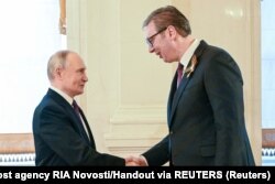 Vladimir Putin dhe Aleksandar Vuçiq në një takim në Moskë, 9 maj 2025.