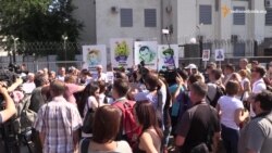 «Росії ганьба!» – учасники мітингу на підтримку Сенцова та Кольченка «Росії ганьба!» – учасники мітингу на підтримку Сенцова та Кольченка