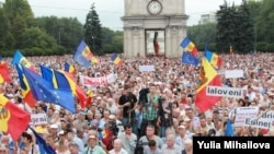 Масавыя акцыі пратэсту ў Малдове ФОТА