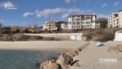 Сім’я Нечипоренка, починаючи з 2015 року, обзавелася тут трьома квартирами