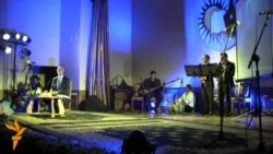 Мӯъмин Қаноат: 80 соли сӯхтану сохтан Мӯъмин Қаноат: 80 соли сӯхтану сохтан