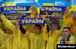 Футбольні вболівальники під час матчу між збірними України і Туреччини. Харків, 2 вересня 2017 року