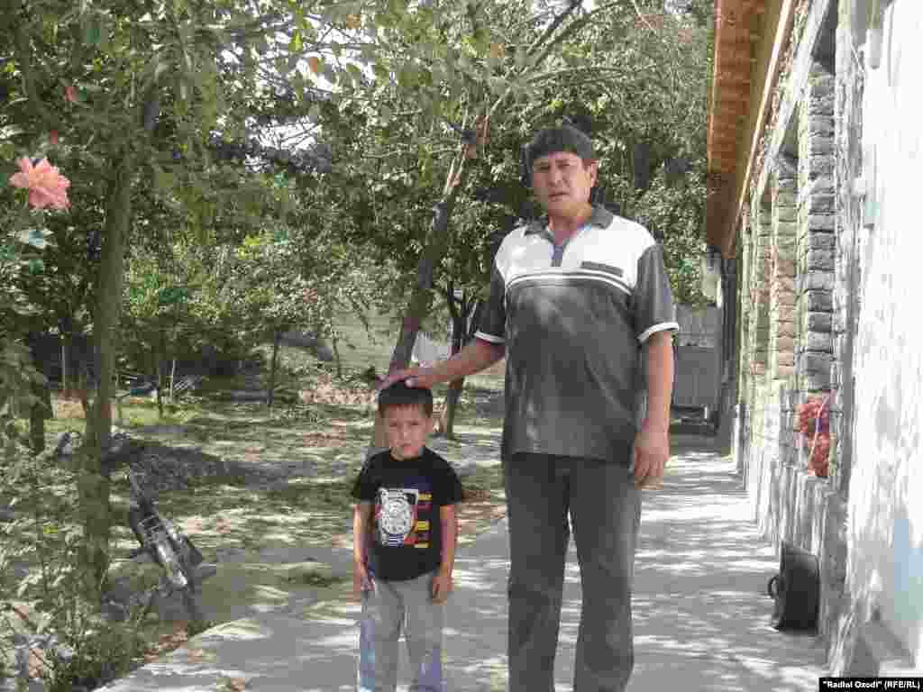 Ёсинхон Эшон, ки писару келинаш дар Сурия будаанд