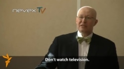 Шарҳи профессори рус: Телевизионҳои Русия каҷнамоянд Шарҳи профессори рус: Телевизионҳои Русия каҷнамоянд