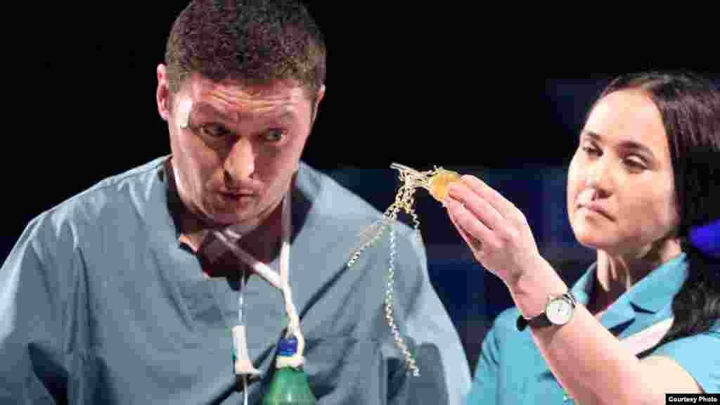 Арслан (Алмаз Сабирҗанов) белән Алия (Гүзәл Шакирова) 